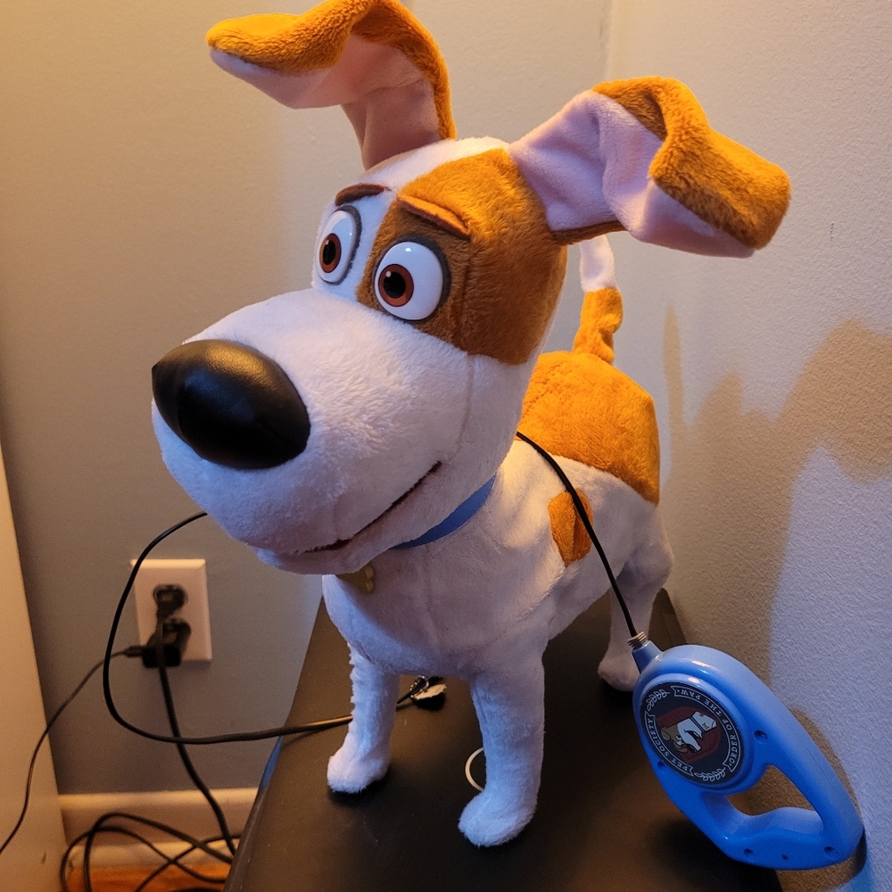 Secret Life of Pets Best Friend Max - Spin Master Talks & Walks on a Leash